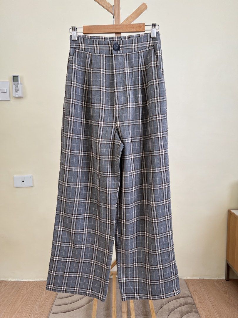 Stradivarius flanel trouser (Category: Other Bottoms) located in Cavite. Submitted by akosishef (Listing ID 1458808542, Image 2). Description: Good condition Shipping sched: every weekends only due to work schedule Mop: gcash Courier: jnt.