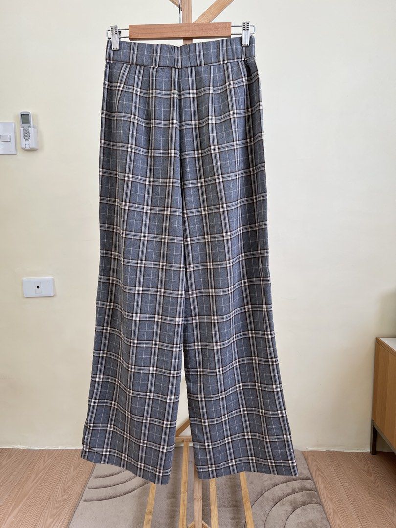 Stradivarius flanel trouser (Category: Other Bottoms) located in Cavite. Submitted by akosishef (Listing ID 1458808542, Image 3). Description: Good condition Shipping sched: every weekends only due to work schedule Mop: gcash Courier: jnt.