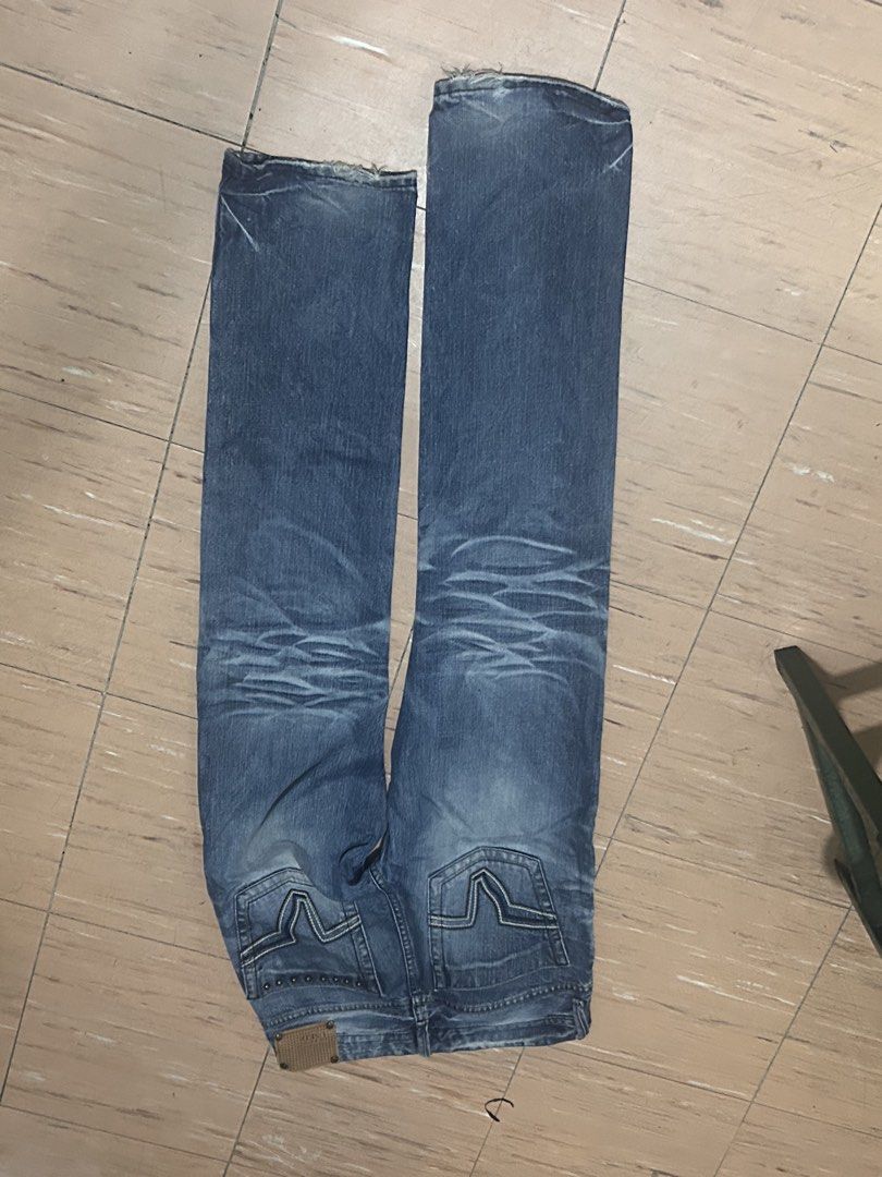 Straight-Fit Washed Jeans (Category: Jeans) located in Manila. Submitted by tryingtoarchivemaybe (Listing ID 1458715002, Image 3). Description: Size 30 Cool wash, good details Straight to Slim Fit.