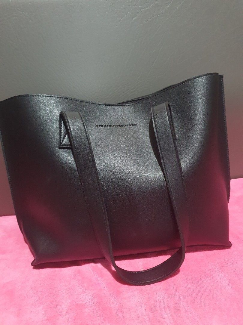 Straightforward bag (Category: Tote Bags) located in Las Pinas. Submitted by cherry_luvs_dresses (Listing ID 1458799014, Image 2). Description: in very good conditiin kasya 14 inches laptop may favorite bag thatbi use at thw office lightweight. 8/10 condition super discounted price.