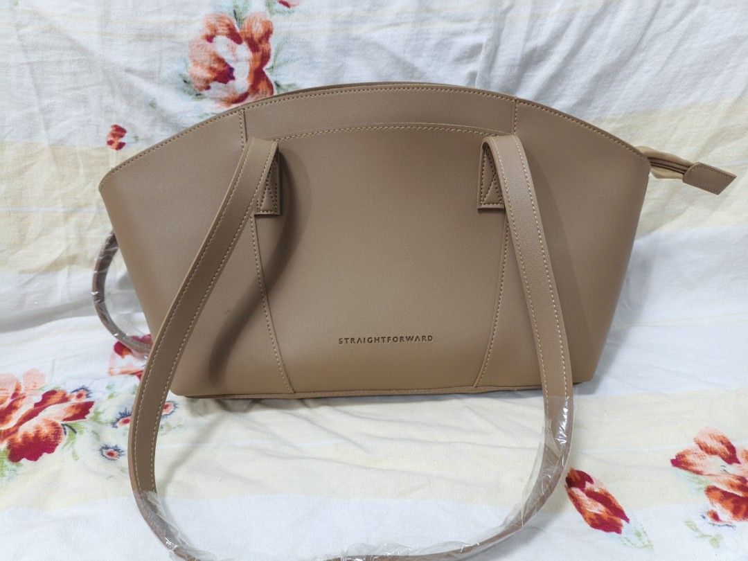 Straightforward Lumi (Category: Tote Bags) located in Manila. Submitted by everygrind (Listing ID 1458798941, Image 1). Description: Dvl lumi Affogato no scratch and never been used..