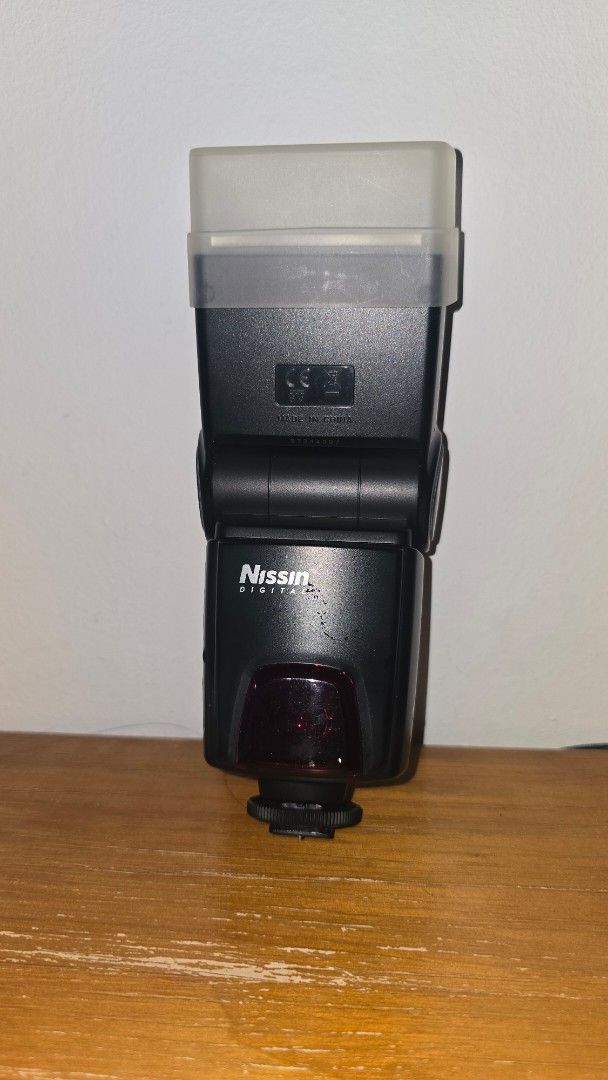 Strobe Light (Category: Cameras) located in Singapore. Submitted by alphakim (Listing ID 1458738955, Image 1). Description: 1. Suitable for all types of camera with hot shoe .