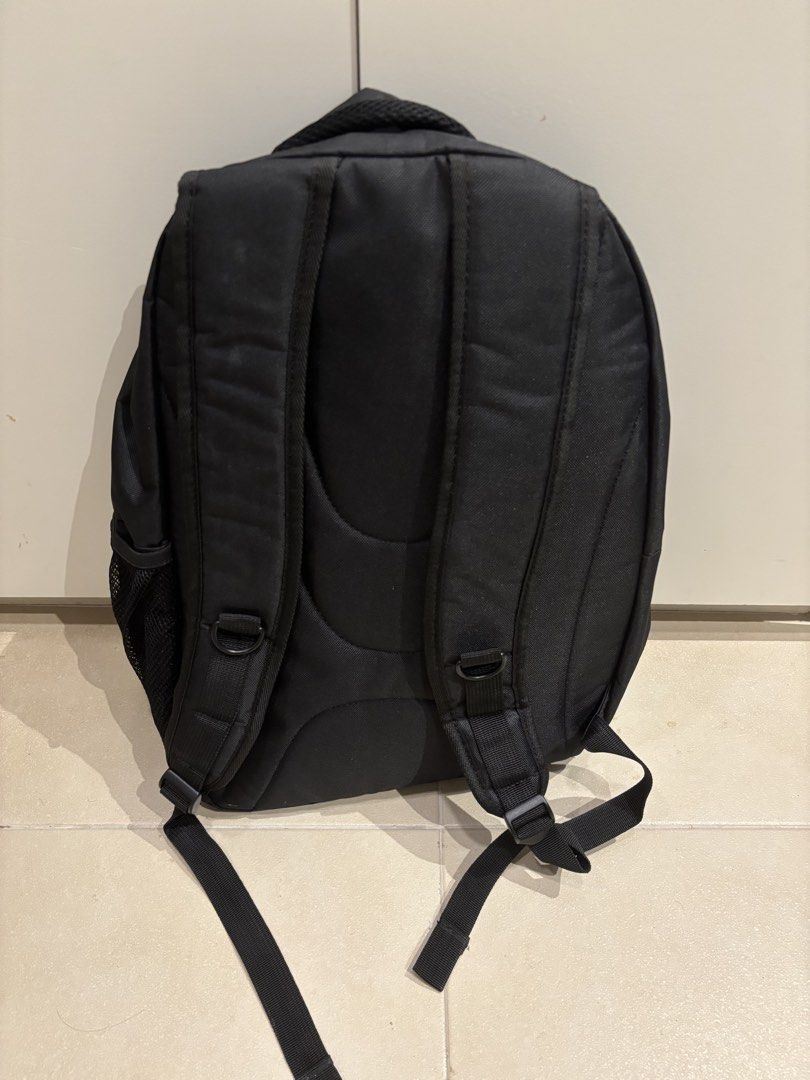 Targus Black Backpack (Category: Backpacks) located in Manila. Submitted by enzosells777 (Listing ID 1458758077, Image 2). Description: - Black Targus backpack - Multiple compartments for organized storage - Padded straps for enhanced comfort - Spacious interior, ideal for school or work Size 17in length x 12 width.