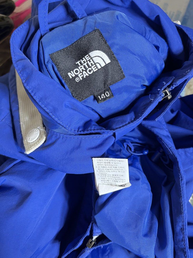 The North Face Royal Blue Hooded Windbreaker (Category: Coats, Jackets and Outerwear) located in Pagadian. Submitted by angelcanzado (Listing ID 1458831707, Image 2). Description: The North Face Royal Blue Hooded Windbreaker Excellent Condition Complete Tags Waterproof , Embroidered Logo Double Lock Zipper & Fabric Adhesive Tape With pockets both side Youth size on Tag Kere XS - Small adult Dimes: W 18 x L 23 inches.