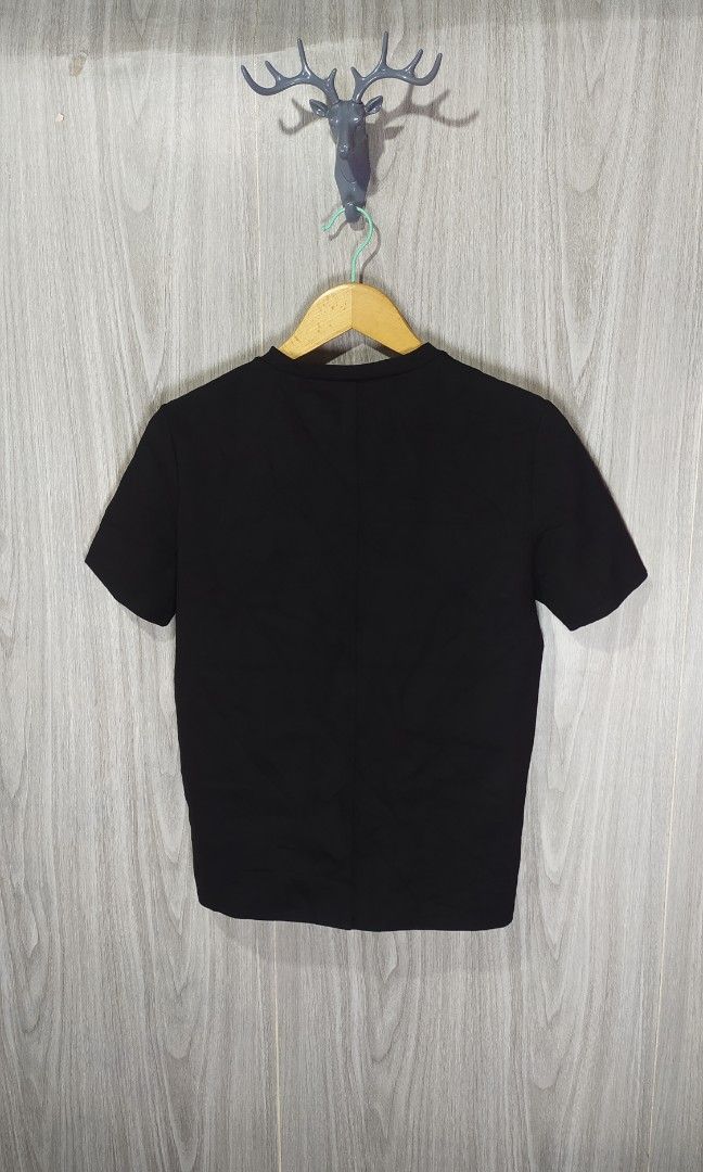 The Row Tee (Category: Tshirts & Polo Shirts ) located in Naga. Submitted by secondspinv2 (Listing ID 1458884840, Image 3). Description: The Row Tee ✅Size: L ✅Width: 19.5 ✅Length: 23.5 ✅Color Rate: 9.5/10 ✅No Issue ✅Need Wash ✅Location: Bicol Naga City, Camarines Sur ✅Courier: J&T Express/Flash Express ✅MOP: Gcash only.