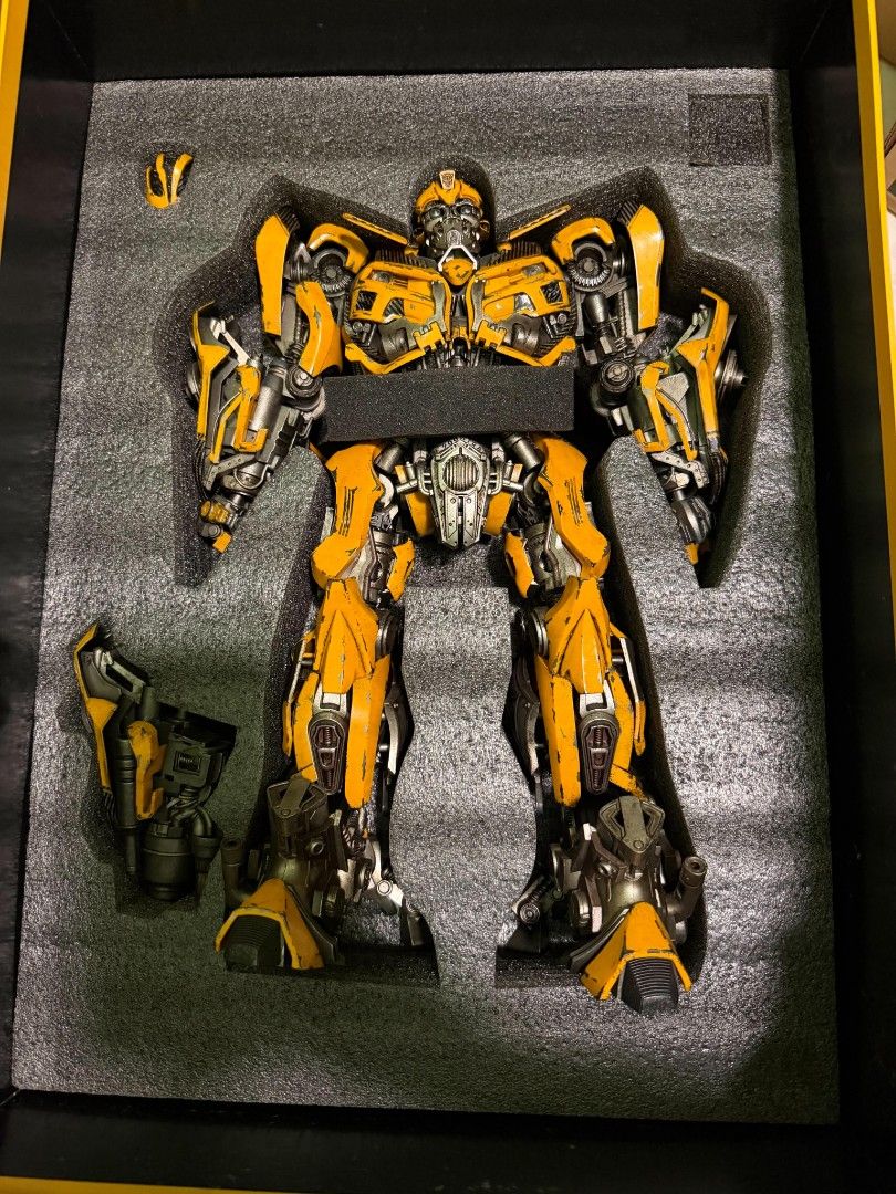 Threezero 3A Transformers Optimus Prime & Bumblebee (Category: Figurines & Statues) located in Mandaluyong City. Submitted by belikev (Listing ID 1458746464, Image 3). Description: - Set includes Optimus Prime and Bumblebee Transformers action figures. - Both figures are highly detailed and articulated. - Comes with accessories. - Instruction manual included for both - Figures are in excellent, carefully stored condition. - Ideal for collectors a