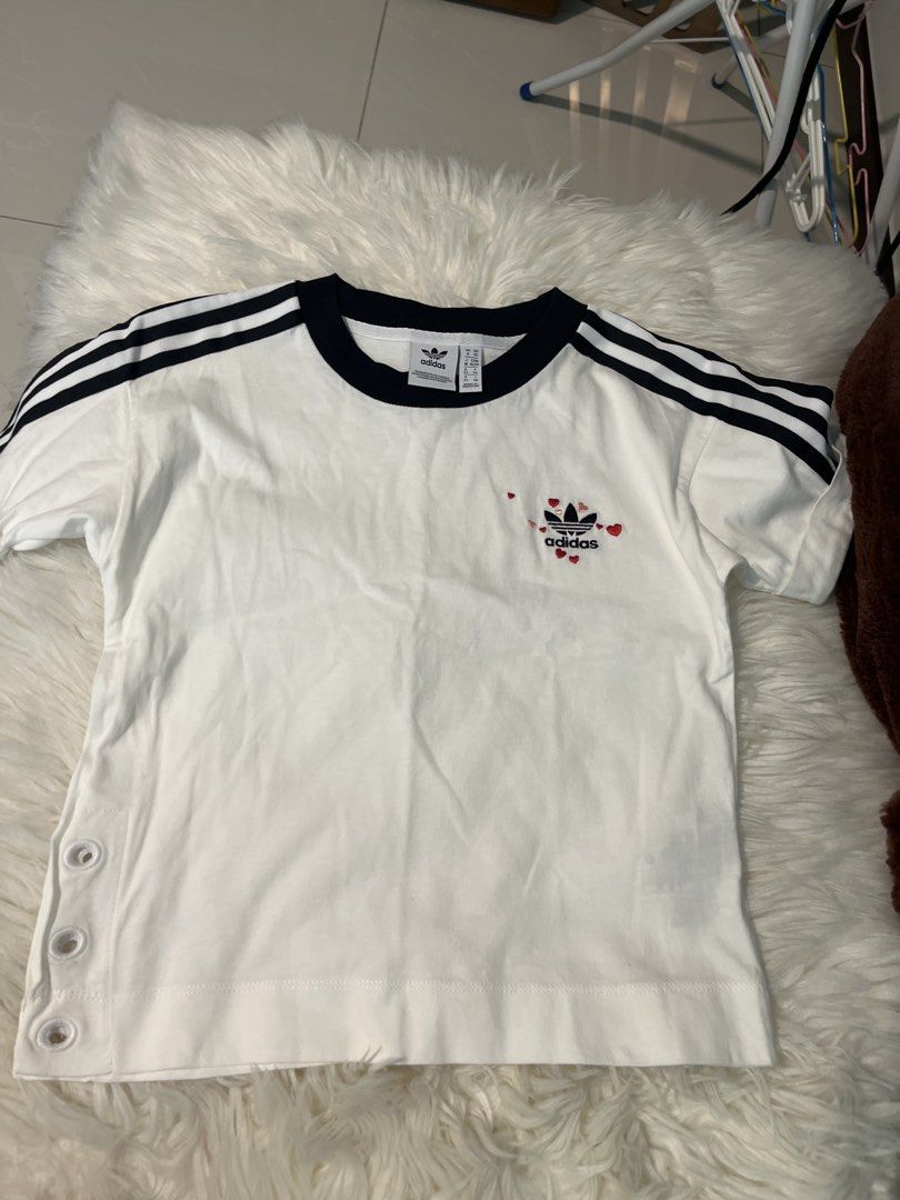 too (Category: Shirts) located in Singapore. Submitted by kris_love (Listing ID 1458720584, Image 3). Description: pm for more infro.