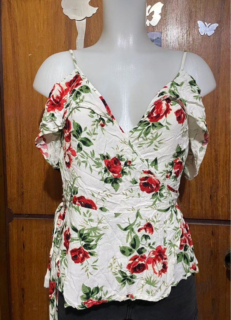 Topshop bakuna top size 2 (Category: Blouses) located in Koronadal. Submitted by bulilitfam (Listing ID 1458764939, Image 2). Description: Ukaysource Bago pa Small.