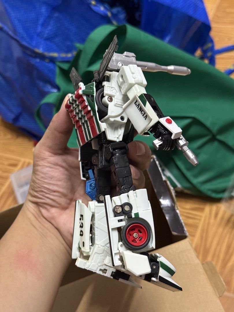 Transformers Wheeljack MP-20 MP20 Masterpiece KO (Category: Vehicle & Diecast Models) located in Manila. Submitted by lyledizon (Listing ID 1458722698, Image 3). Description: Transformers Wheeljack MP-20 MP20 Takara Tomy Masterpiece KO Autobot What you see is what you will get Minor loose joints But can hold a pose Pm for more details.