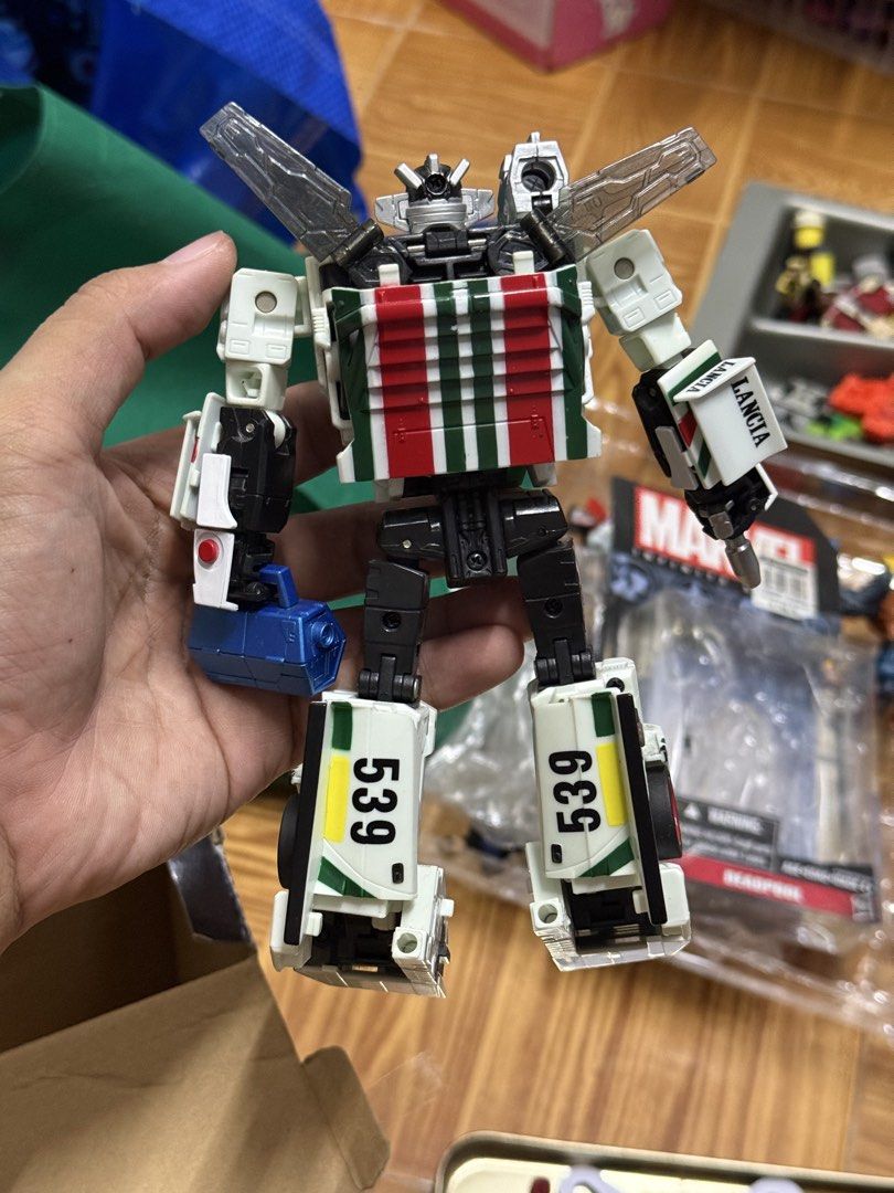 Transformers Wheeljack MP-20 MP20 Masterpiece KO (Category: Vehicle & Diecast Models) located in Manila. Submitted by lyledizon (Listing ID 1458722698, Image 2). Description: Transformers Wheeljack MP-20 MP20 Takara Tomy Masterpiece KO Autobot What you see is what you will get Minor loose joints But can hold a pose Pm for more details.