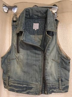 (Category: ) located in . Submitted by okayokayfinds (Listing ID 1458790318, Image 1). Description: .