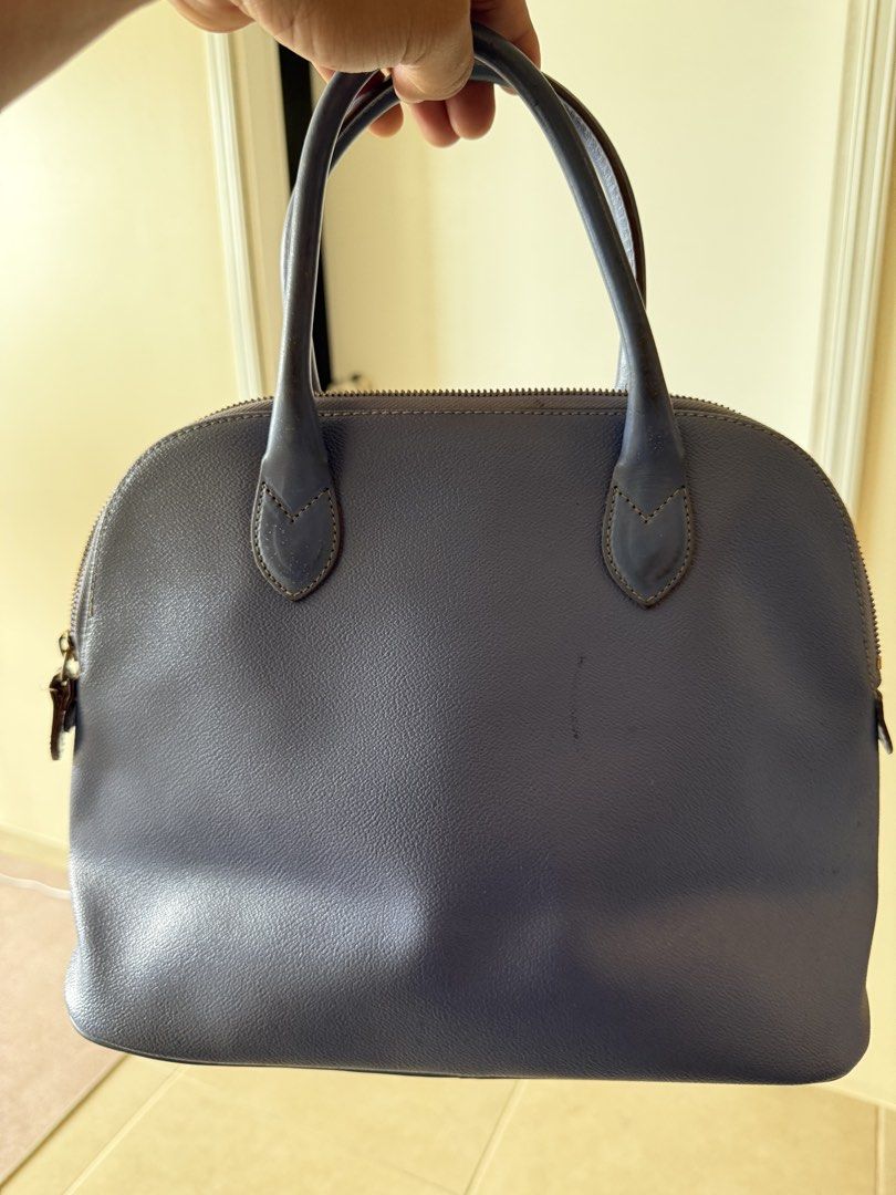 Trussardi handbag (Category: Luxury Bags & Wallets) located in Taguig. Submitted by jhonnybusinessph (Listing ID 1458731181, Image 2). Description: Wts Trussardi handbag/ top handlebag Leather Blue Medium size Condition: used in good condition Need cleaning para maging mukang bago With mino sign of wear sa handle Consider nalang na minor flaws just to manage your expections Can pass sa Rank A once cleaned See photos as references Selling as is.