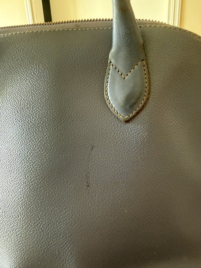 Trussardi handbag (Category: Luxury Bags & Wallets) located in Taguig. Submitted by jhonnybusinessph (Listing ID 1458731181, Image 3). Description: Wts Trussardi handbag/ top handlebag Leather Blue Medium size Condition: used in good condition Need cleaning para maging mukang bago With mino sign of wear sa handle Consider nalang na minor flaws just to manage your expections Can pass sa Rank A once cleaned See photos as references Selling as is.