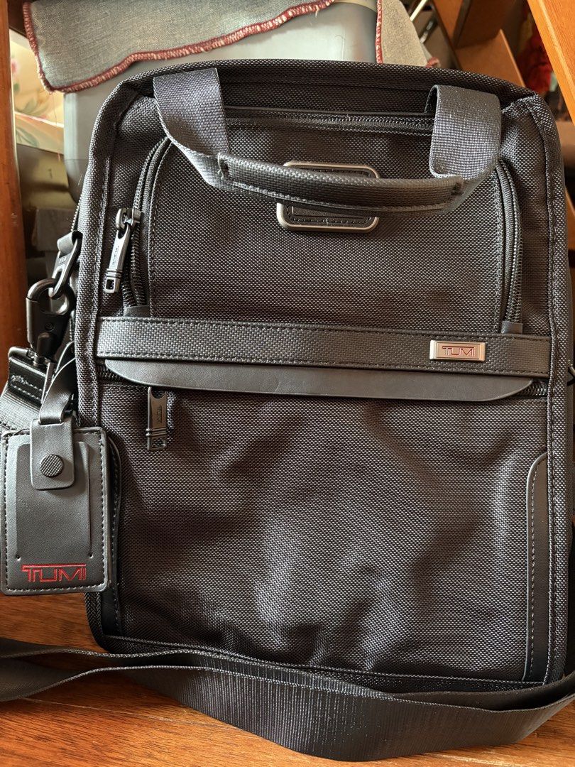Tumi expandable backpack (Category: Backpacks) located in Las Pinas. Submitted by preslee.moore (Listing ID 1458728457, Image 2). Description: Expandable tumi backpack Not used and brand new I suppose, copy lang ito.