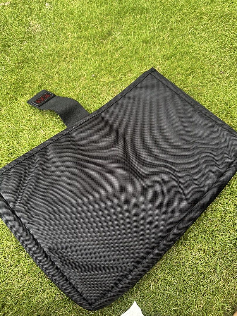 TUMI LAP TOP SLEEVE 14 x 9 inches (Category: Laptop Bags & Sleeves) located in Tacurong. Submitted by locationtacurongcitymindanao (Listing ID 1458789437, Image 3). Description: .