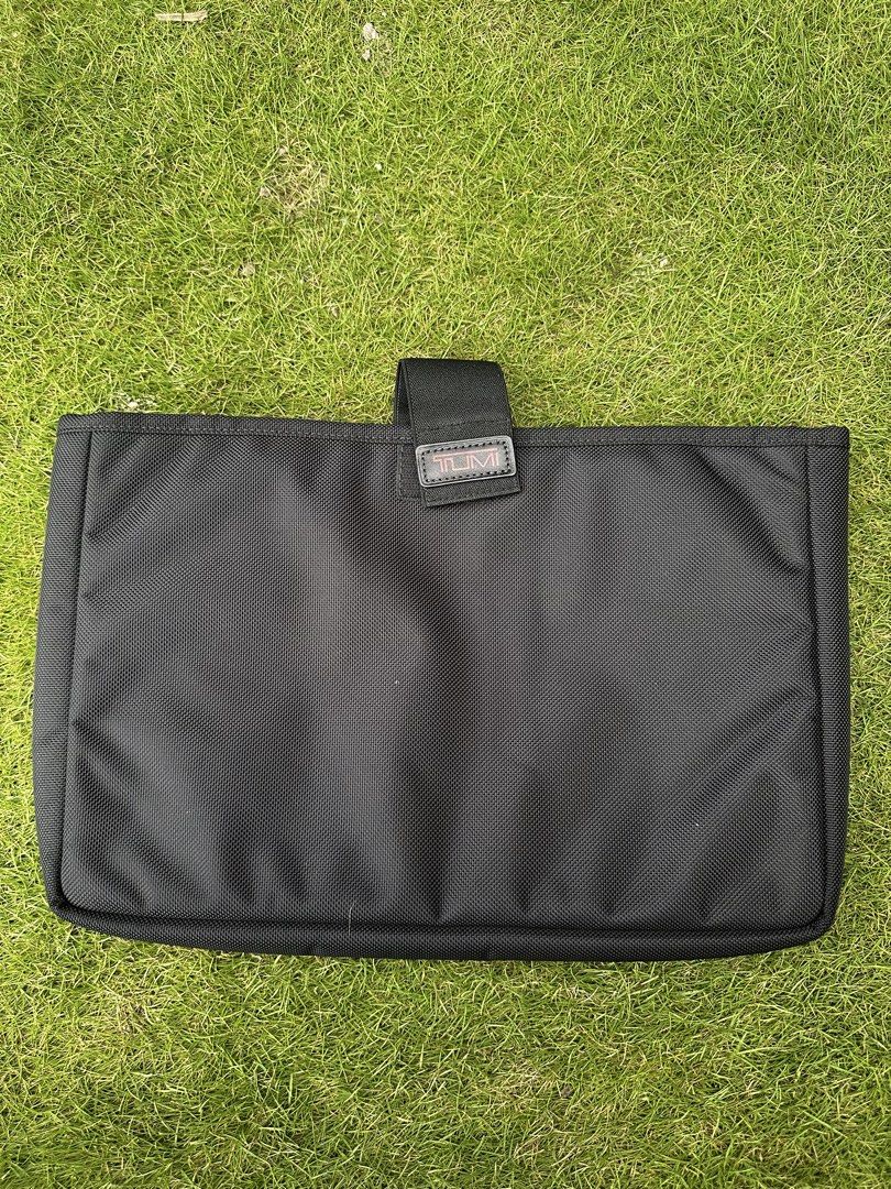 TUMI LAP TOP SLEEVE 14 x 9 inches (Category: Laptop Bags & Sleeves) located in Tacurong. Submitted by locationtacurongcitymindanao (Listing ID 1458789437, Image 1). Description: .