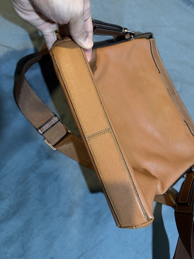 Tumi Mission Bartlett Crossbody Bag (Category: Sling Bags) located in Marikina City. Submitted by jucollective (Listing ID 1458787164, Image 2). Description: Condition is 9.0/10.0 Rich Tan Grained Leather Compartments.