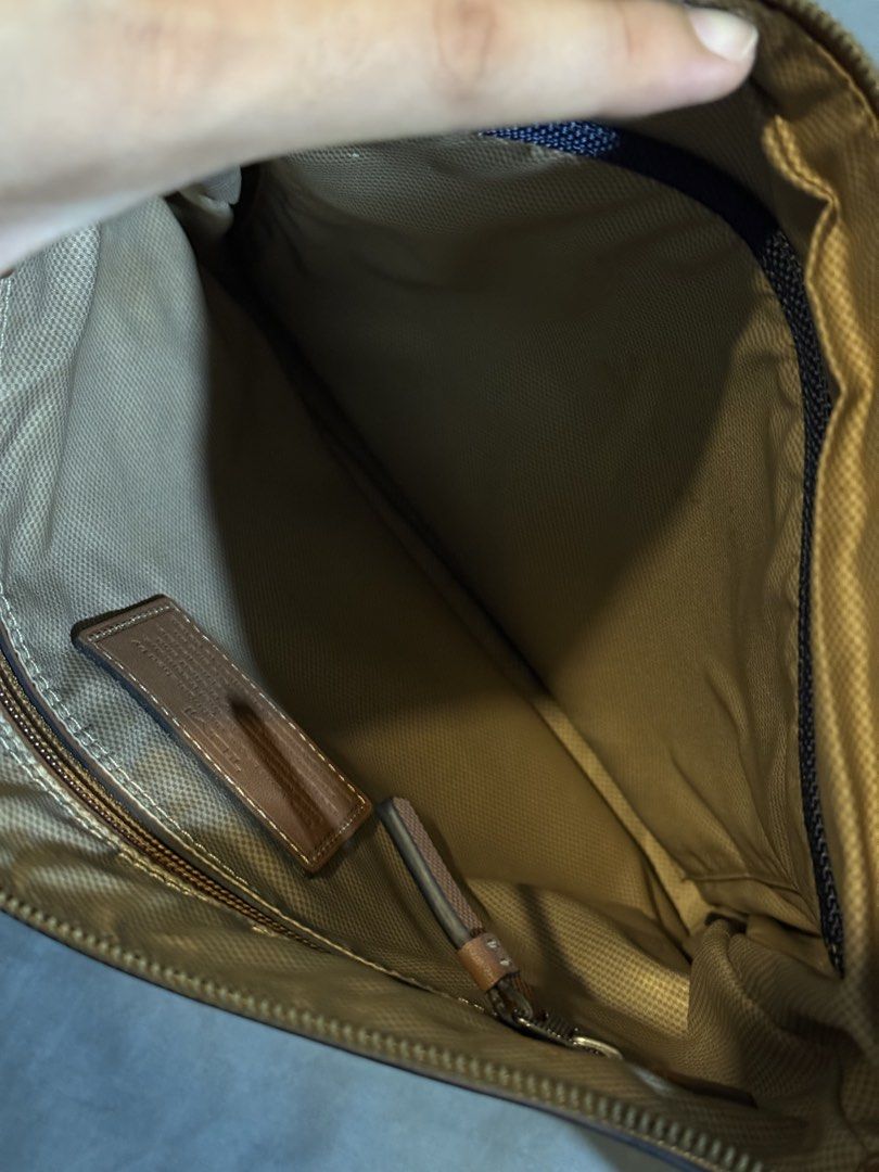 Tumi Mission Bartlett Crossbody Bag (Category: Sling Bags) located in Marikina City. Submitted by jucollective (Listing ID 1458787164, Image 3). Description: Condition is 9.0/10.0 Rich Tan Grained Leather Compartments.