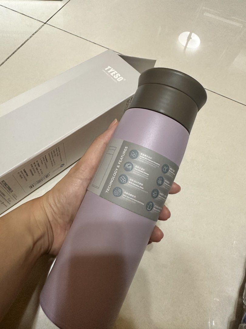 TYESO Vacuum Insulated Bottle 500ML (Category: Water Bottles & Tumblers) located in Manila. Submitted by silver.truemountain (Listing ID 1458698120, Image 2). Description: - TYESO Vacuum Insulated Bottle - Color: Light Purple - Capacity: 500ml (17 fl.oz) - Keeps drinks hot or cold for hours - Includes original box - High-quality product.