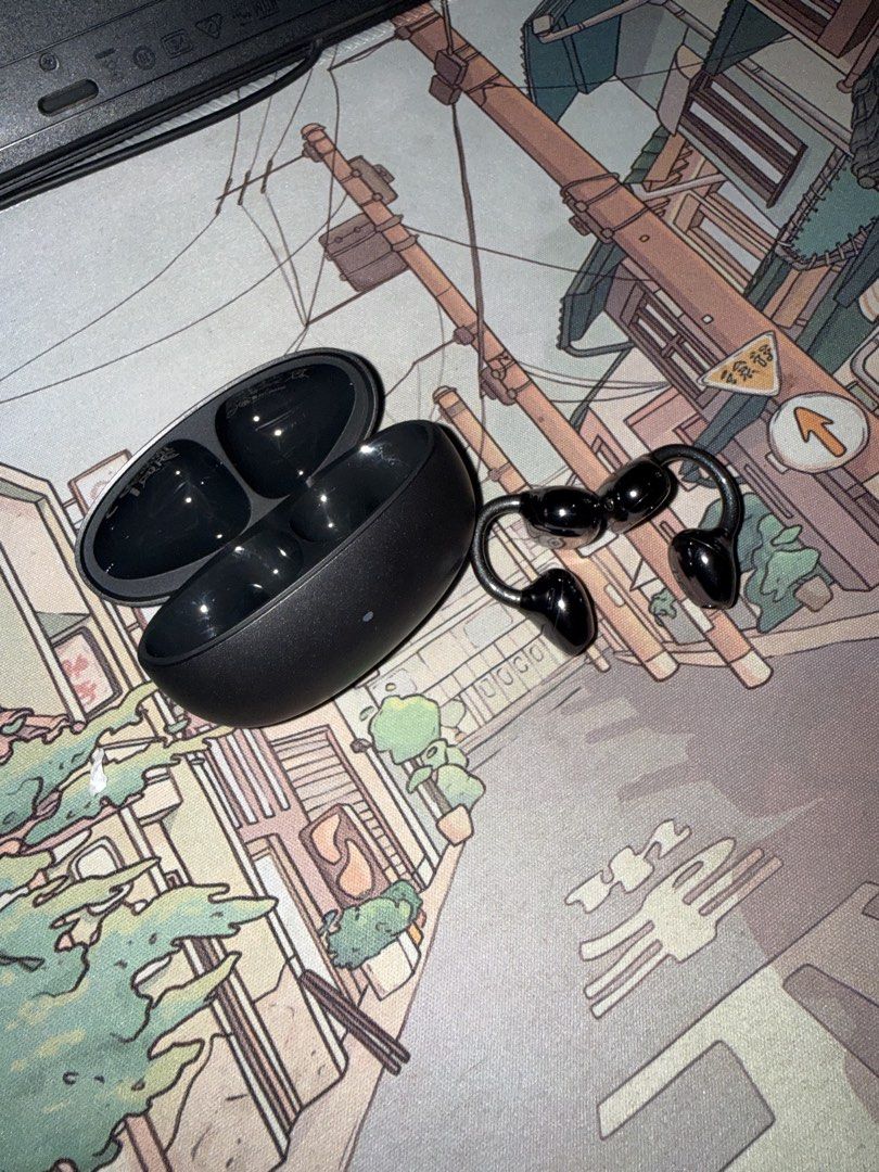 UGREEN S8 ClipBuds Pro ANC Wireless Earbuds Black (Category: Earphones) located in San Juan City. Submitted by namelessbrand (Listing ID 1458728382, Image 3). Description: - UGREEN S8 ClipBuds Pro Wireless Earbuds - Active Noise Cancellation (ANC) for immersive listening - Sleek Black color - Includes convenient charging case - Delivers great sound quality - Simple and easy pairing and usage - No box included - Free 1 extra cable charger - Bought