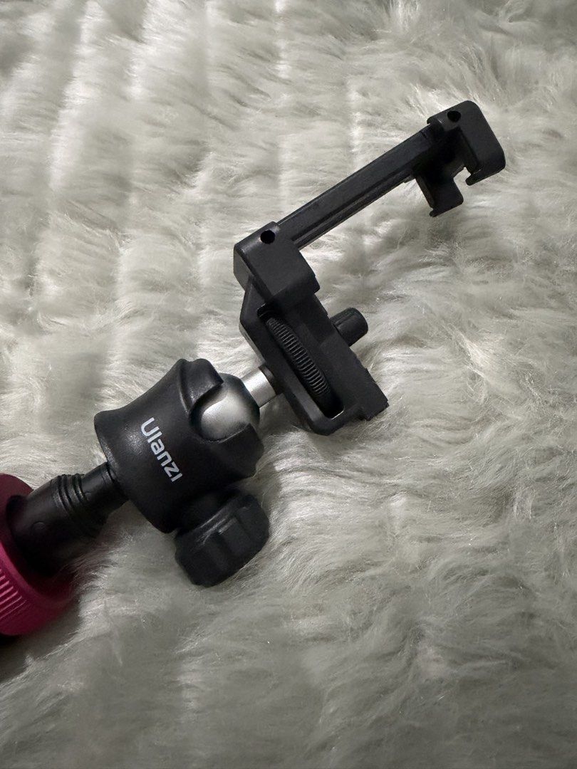 Ulanzi Extendable Tripod Selfie Stick with Phone Mount (Category: Tripods & Monopods) located in Caloocan City. Submitted by xdgalejand84900 (Listing ID 1458799852, Image 2). Description: - Ulanzi Extendable Selfie Stick and Tripod - Versatile ball head mount for flexible shooting angles - Adjustable phone clamp for secure fit - Extends for wider shots and group photos - Ideal for vlogging and content creation - Compact and portable design.