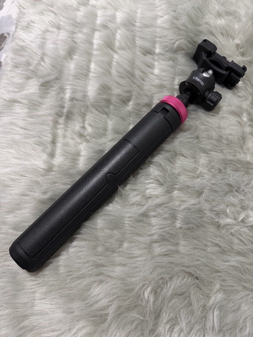 Ulanzi Extendable Tripod Selfie Stick with Phone Mount (Category: Tripods & Monopods) located in Caloocan City. Submitted by xdgalejand84900 (Listing ID 1458799852, Image 1). Description: - Ulanzi Extendable Selfie Stick and Tripod - Versatile ball head mount for flexible shooting angles - Adjustable phone clamp for secure fit - Extends for wider shots and group photos - Ideal for vlogging and content creation - Compact and portable design.