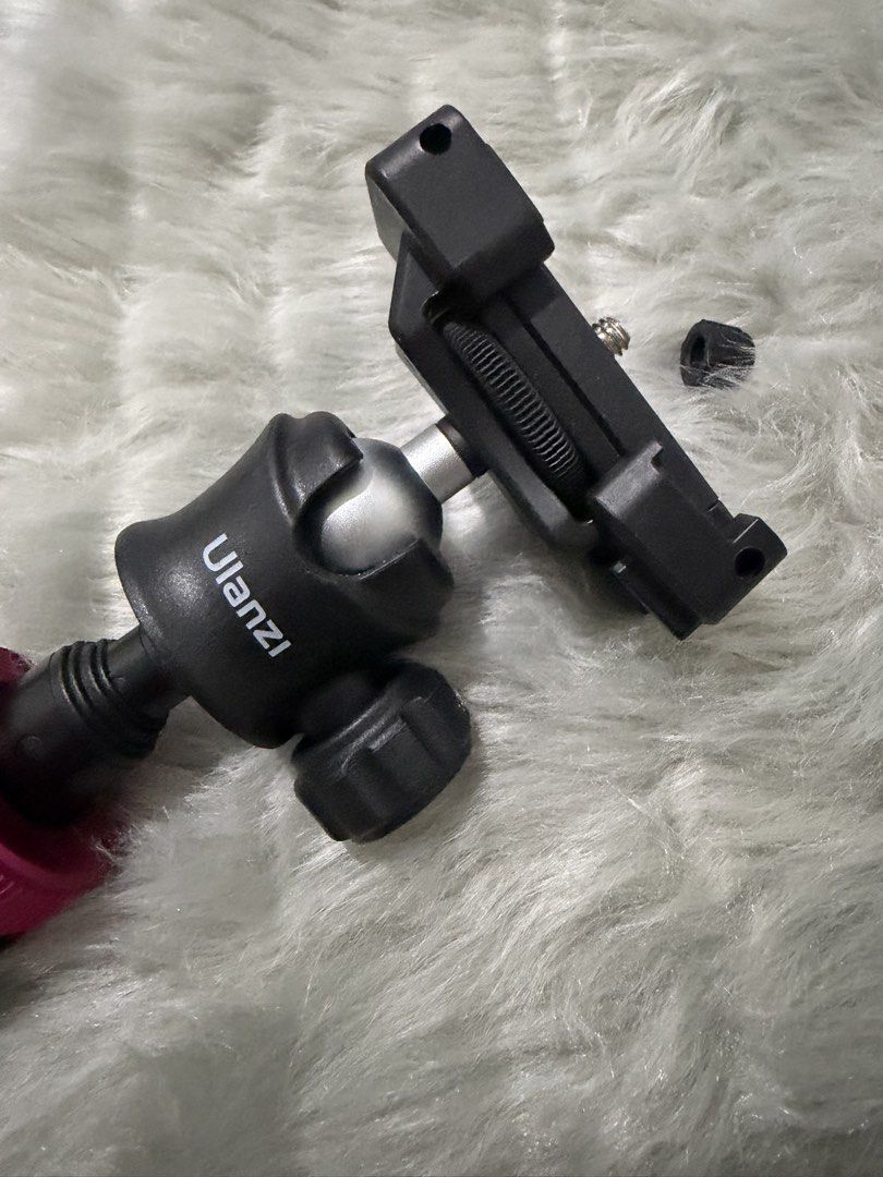 Ulanzi Extendable Tripod Selfie Stick with Phone Mount (Category: Tripods & Monopods) located in Caloocan City. Submitted by xdgalejand84900 (Listing ID 1458799852, Image 3). Description: - Ulanzi Extendable Selfie Stick and Tripod - Versatile ball head mount for flexible shooting angles - Adjustable phone clamp for secure fit - Extends for wider shots and group photos - Ideal for vlogging and content creation - Compact and portable design.