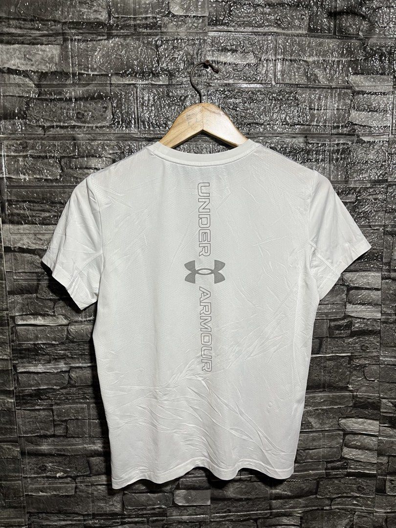 Under Armour Compression Shirt (Category: Activewear) located in Manila. Submitted by flex_curation (Listing ID 1458831425, Image 3). Description: 19x23 IN VERY GOOD CONDITION AND IN PRESENTABLE CONDITION BACOOR CAVITE LOC.