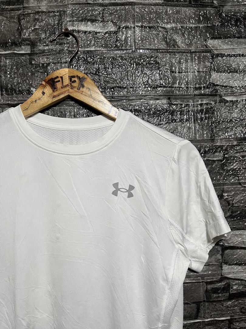 Under Armour Compression Shirt (Category: Activewear) located in Manila. Submitted by flex_curation (Listing ID 1458831425, Image 2). Description: 19x23 IN VERY GOOD CONDITION AND IN PRESENTABLE CONDITION BACOOR CAVITE LOC.