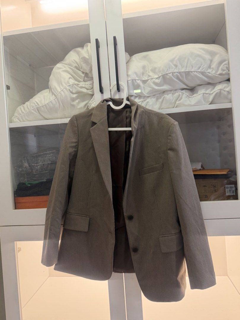 Uniqlo blazer checkered (Category: Coats, Jackets and Outerwear) located in Quezon City. Submitted by destashingmycloset (Listing ID 1458701657, Image 1). Description: .