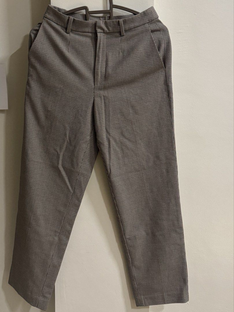 Uniqlo Houndstooth Pattern Pants Size S (Category: Other Bottoms) located in San Fernando. Submitted by on_repeat (Listing ID 1458814906, Image 1). Description: - Classic houndstooth pattern Uniqlo pants - Straight leg cut for a timeless silhouette - Features convenient belt loops - Comfortable blend of polyester, rayon, and spandex for a great fit - Pocket lining made with recycled polyester fiber - Versatile for both casual and smart-casual out