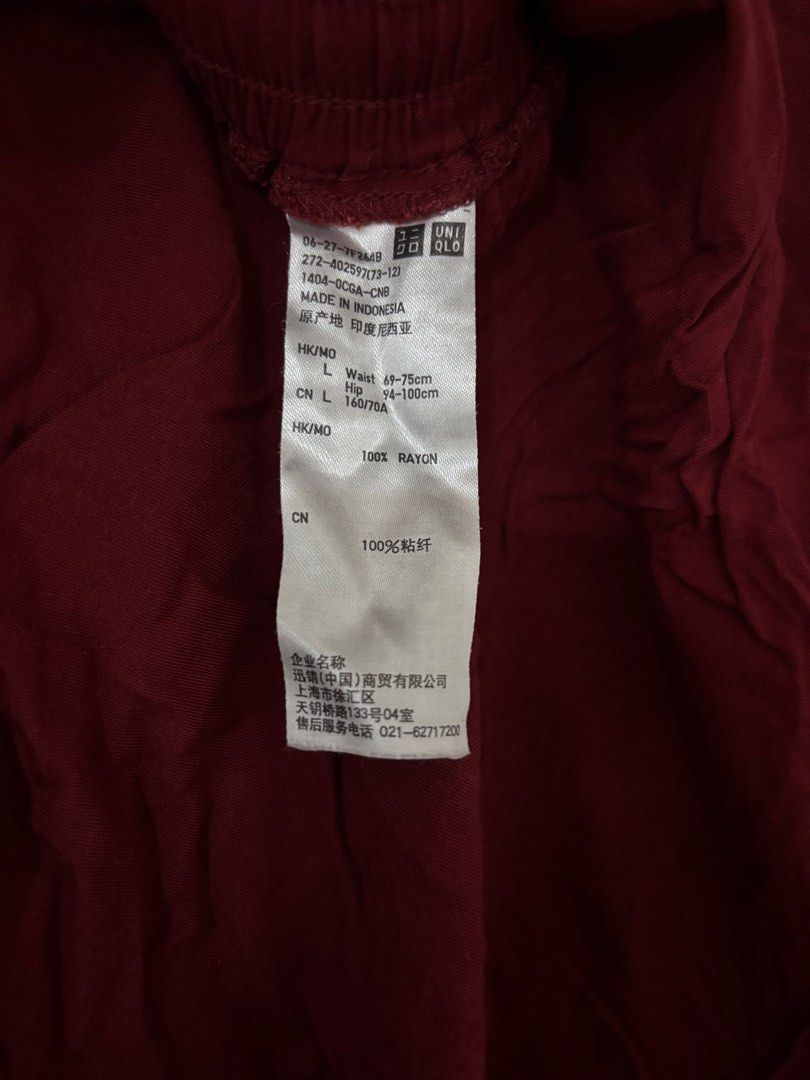 UNIQLO Rayon drape pants (Category: Other Bottoms) located in Calamba. Submitted by thriftypsych (Listing ID 1458823481, Image 2). Description: Haven’t used it but also been cluttered on my closet for a while that’s why it’s wrinkled..