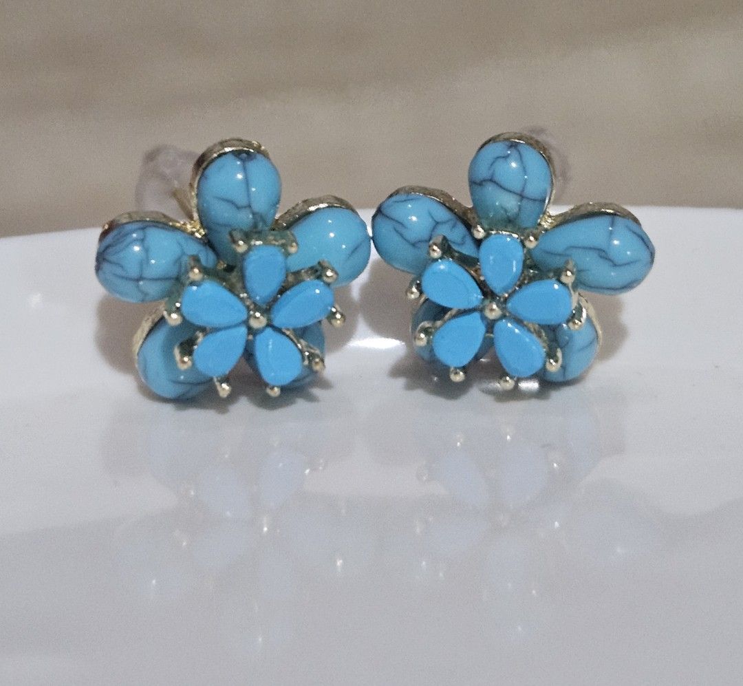 US Turqouise Stone 2layer Flower Earrings (Category: Earrings) located in Cainta. Submitted by Kahi0410 (Listing ID 1458833650, Image 1). Description: Natural Stone S925 earneedle 18k gold filled setting Hypoallergenic Safe for acidic, sensitive skin.
