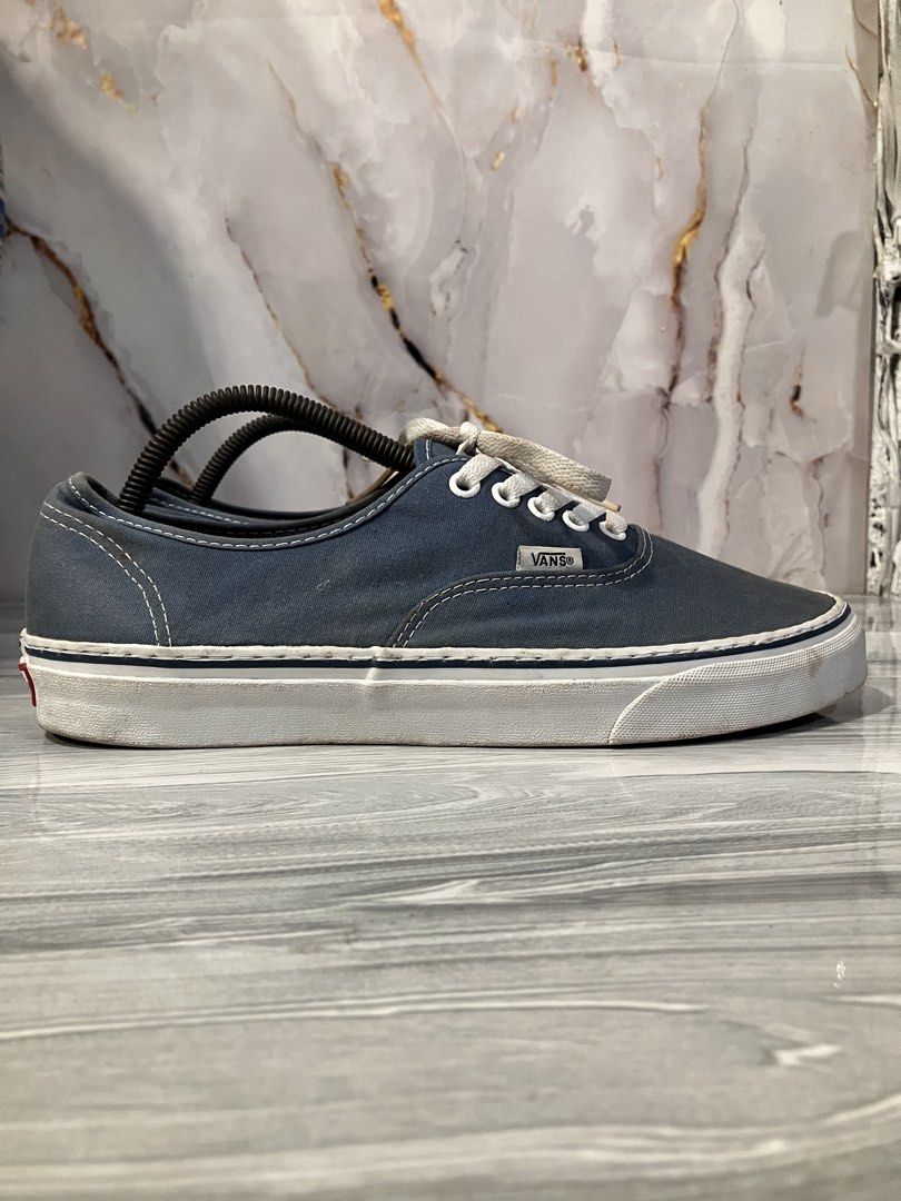 VANS OFF THE WALL SIZE 10 MEN (Category: Sneakers) located in General Mariano Alvarez. Submitted by adonid (Listing ID 1458705931, Image 1). Description: VANS OFF THE WALL ORIGINAL VANS OFF THE WALL GOOD CONDITION NORMAL SIGN OF USAGE ONLY SIZE 10 MEN.