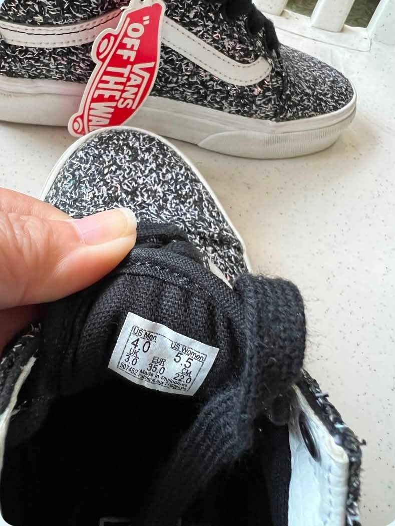 Vans Old Skool Glitter Sparkle Shoes (Category: Flats & Sandals) located in Quezon City. Submitted by luckycat.5f9e9f (Listing ID 1458807310, Image 3). Description: - Sparkly Vans Old Skool - Black and white glitter pattern - Classic side stripe - Lace-up closure - Ideal for everyday wear.