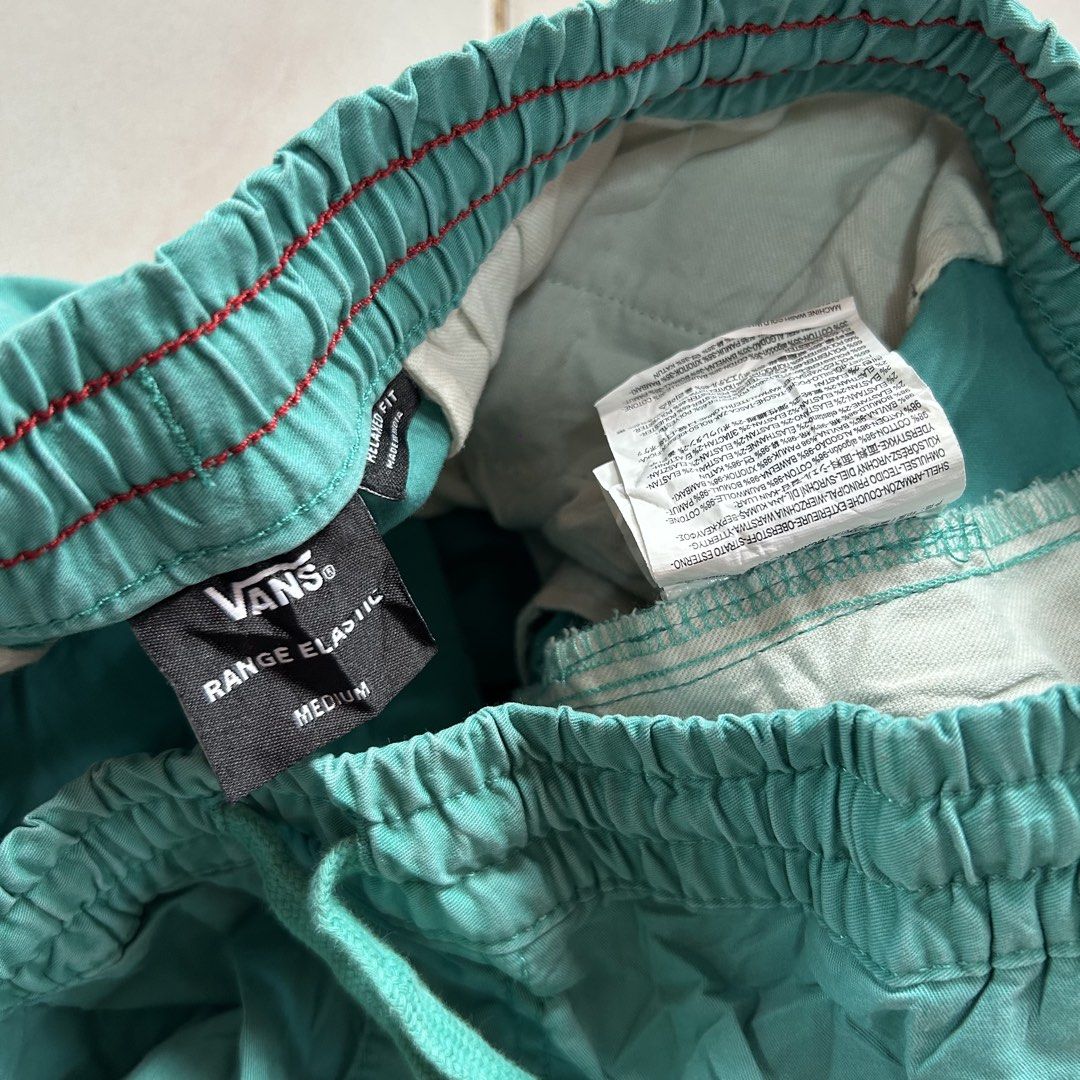Vans Range Elastic short 🔥 (Category: Shorts) located in Jinoba-an. Submitted by eegiboy (Listing ID 1458731800, Image 2). Description: Wts: Vans Range Elastic Short 🔥 Above the knee 🥵 Size: Medium to large Dimes:30-34 stretch L-17 Excellent condition 🥰 650plussf Dm me if interested 📩 Thankyou🙏😇.