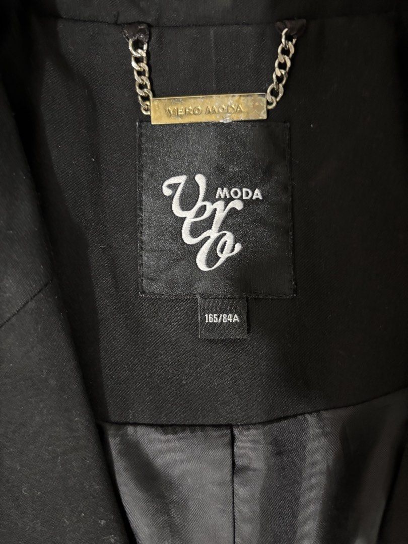 Vero Moda Blazer (Category: Coats, Jackets and Outerwear) located in Pasig City. Submitted by theclutterqueen (Listing ID 1458759662, Image 3). Description: Good condition, preloved RFS: Decluttering PM if interested 😊.