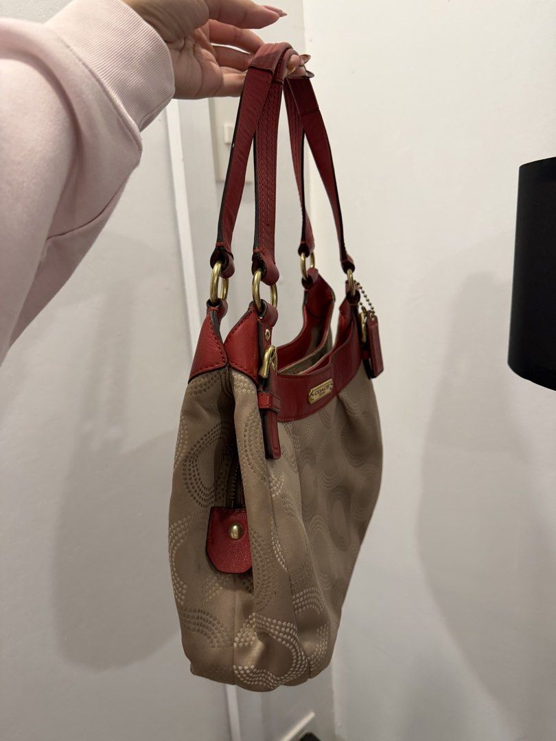 vintage coach maggie bag (Category: Clutches) located in Santiago. Submitted by sandystormi (Listing ID 1458782659, Image 2). Description: from japan 🇯🇵 dm me on ig: vintage.stash.