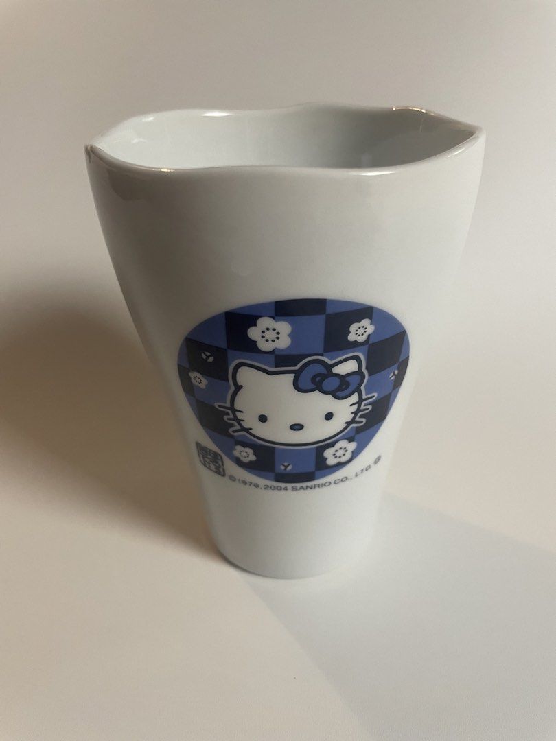 Vintage Sanrio Hello Kitty Cup Glass (Category: Coffee & Tea Tableware) located in Binan City. Submitted by thriftwavesph (Listing ID 1458820456, Image 1). Description: used. has stains & a crack.