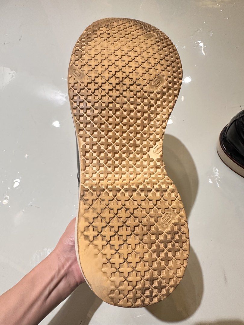Visvim （分類：靴）位於 Hong Kong。 由 preownedluxuryclotheshk 提交（商品編號 1458759645，圖片 3）。簡介： FLAT D 2/F TUNG KIN FACTORY BUILDING 196-202 TSAT TSZ MUI RD 香港鰂魚涌東建工廠大廈2樓D 地鐵站C出口步行2分鐘 沒有盒子、內長26 歡迎預約是。
