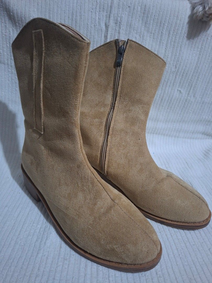 Western Style Mid Calf Boots (Category: Boots) located in Consolacion. Submitted by luxekerei (Listing ID 1458813525, Image 1). Description: - used only once during christmas party.