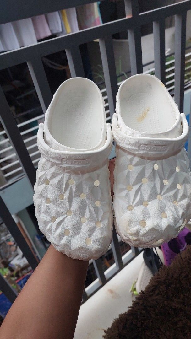 White Crocs with Geometric Pattern (Category: Slippers & Slides) located in Quezon City. Submitted by kimlynandaya (Listing ID 1458777837, Image 2). Description: - White Crocs clogs - Unique geometric pattern on outer material - Easy slip-on and off design - Ideal for casual wear or around the house - Crocs logo visible on strap and sole - Versatile footwear size: M8 @ W10 27 cm may konting issue po pa check nalng po sa last picture. .