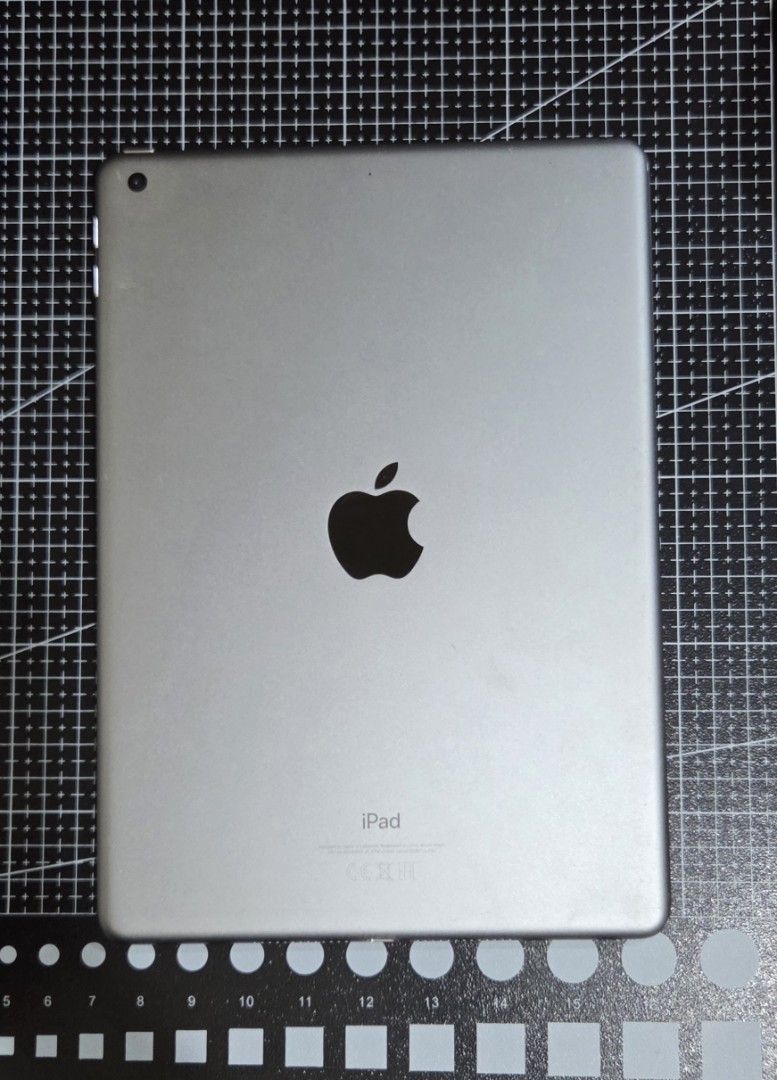 [WITH BOX] iPad 7th Gen 32GB Space Gray - Defective Error 4013 (NO CRACKS) (Category: iPad) located in Quezon City. Submitted by nmzbt (Listing ID 1458776727, Image 1). Description: ​Model: iPad 7th Generation 32GB Wi-Fi Space Gray ​Cosmetic Condition: 9.5/10. NO CRACKS on the screen. Body and aluminum back are clean. ​Issue: Motherboard Error 4013 ​Inclusions: iPad unit and Original Matching Box (No charger/cable included). need academic funds a