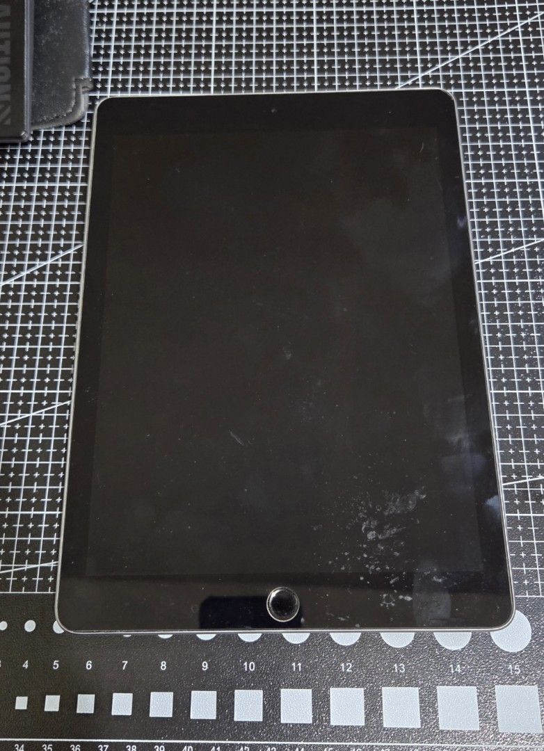 [WITH BOX] iPad 7th Gen 32GB Space Gray - Defective Error 4013 (NO CRACKS) (Category: iPad) located in Quezon City. Submitted by nmzbt (Listing ID 1458776727, Image 2). Description: ​Model: iPad 7th Generation 32GB Wi-Fi Space Gray ​Cosmetic Condition: 9.5/10. NO CRACKS on the screen. Body and aluminum back are clean. ​Issue: Motherboard Error 4013 ​Inclusions: iPad unit and Original Matching Box (No charger/cable included). need academic funds a