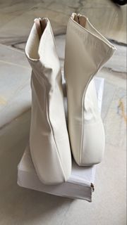 (Category: ) located in . Submitted by _baeapparel (Listing ID 1458751561, Image 1). Description: .
