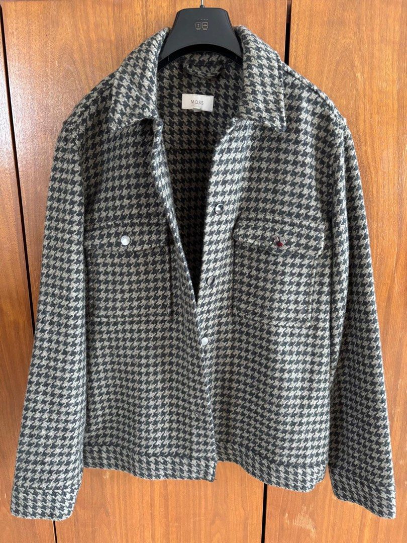 Wool jacket （分類：外套及戶外衣服）位於 Hong Kong。 由 fortunitee 提交（商品編號 1458836463，圖片 1）。簡介： Grey/black wool jacket 前身Fortunite 。