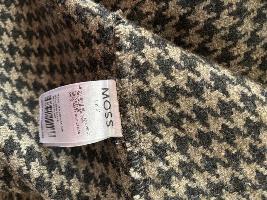 Wool jacket （分類：外套及戶外衣服）位於 Hong Kong。 由 fortunitee 提交（商品編號 1458836463，圖片 3）。簡介： Grey/black wool jacket 前身Fortunite 。