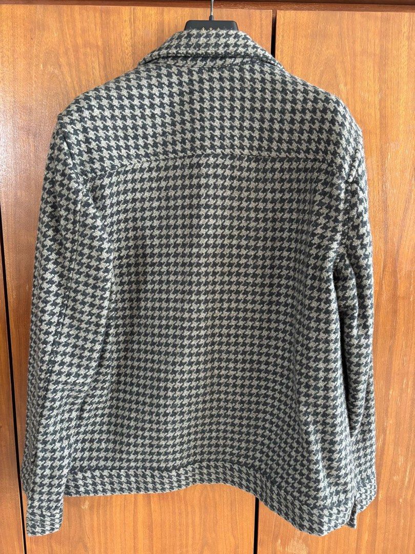 Wool jacket （分類：外套及戶外衣服）位於 Hong Kong。 由 fortunitee 提交（商品編號 1458836463，圖片 2）。簡介： Grey/black wool jacket 前身Fortunite 。
