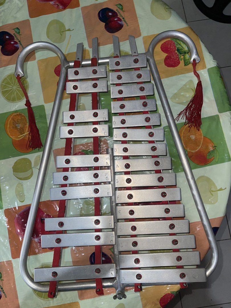 Xylophone Lyre MEDIUM (Category: Musical Instruments) located in Manila. Submitted by berriclutts (Listing ID 1458755607, Image 1). Description: [NEGOTIABLE].