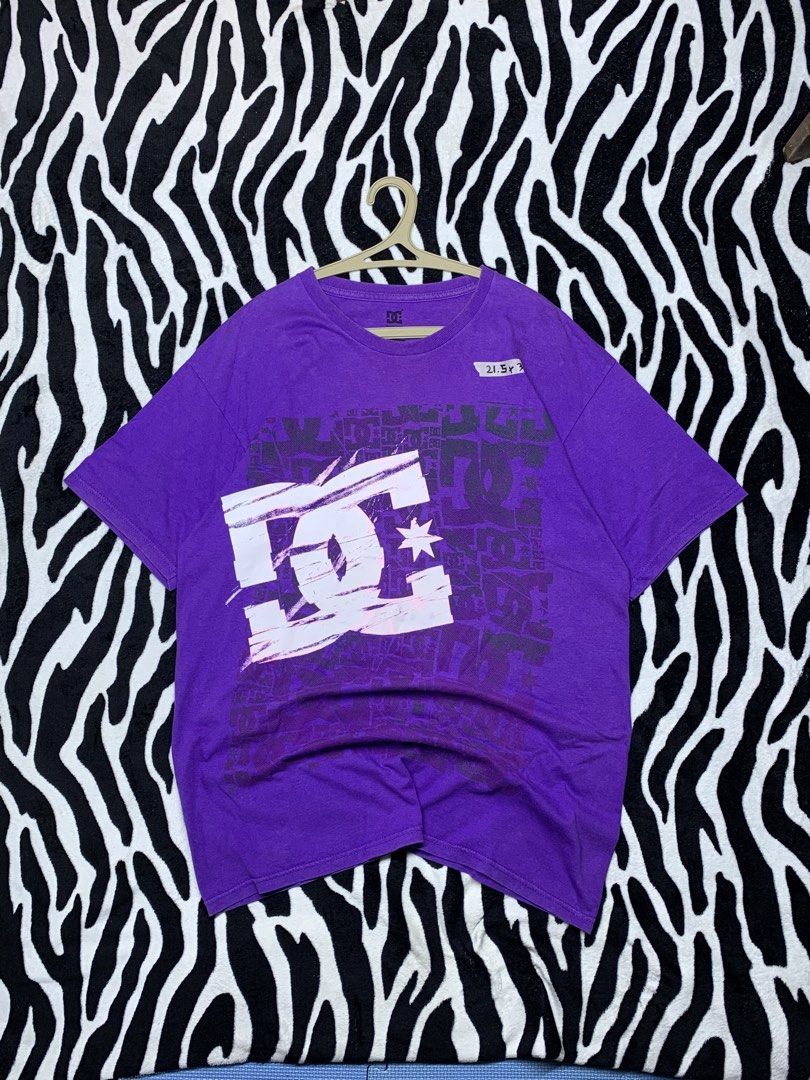 Y2K DC SHIRT (Category: Tshirts & Polo Shirts ) located in Cagayan de Oro. Submitted by yooow.c (Listing ID 1458694221, Image 1). Description: 21.5 x 30 - good condition - pinhole, minor discoloration - washed x ready to wear - color rate: 8/10.